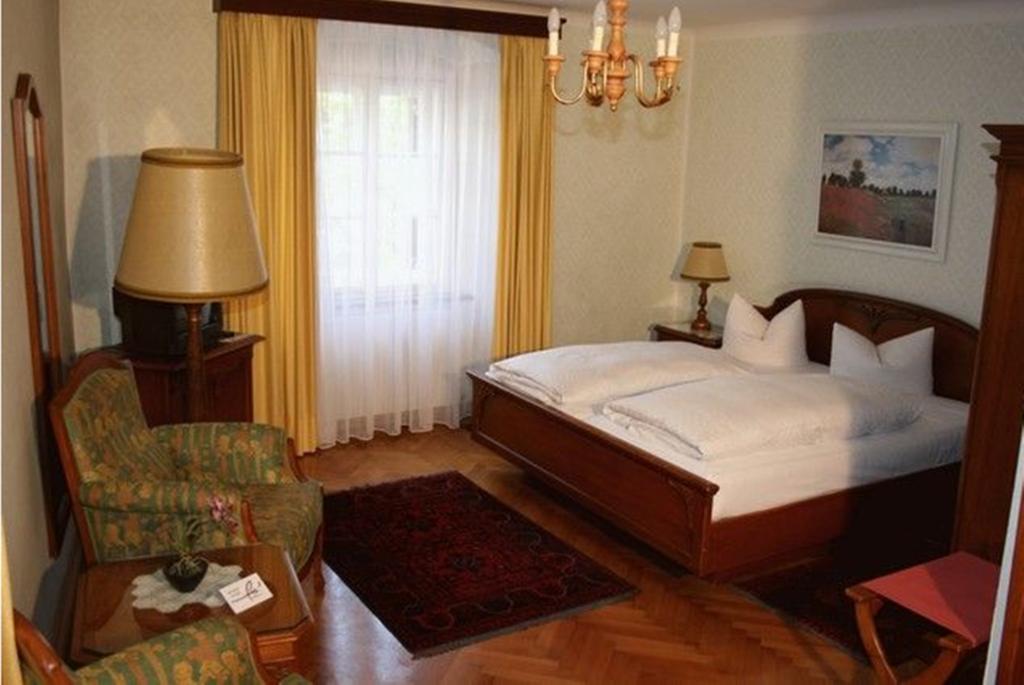 Schlosshotel Post Edelfreisitz Sprengenstein 임스트 외부 사진
