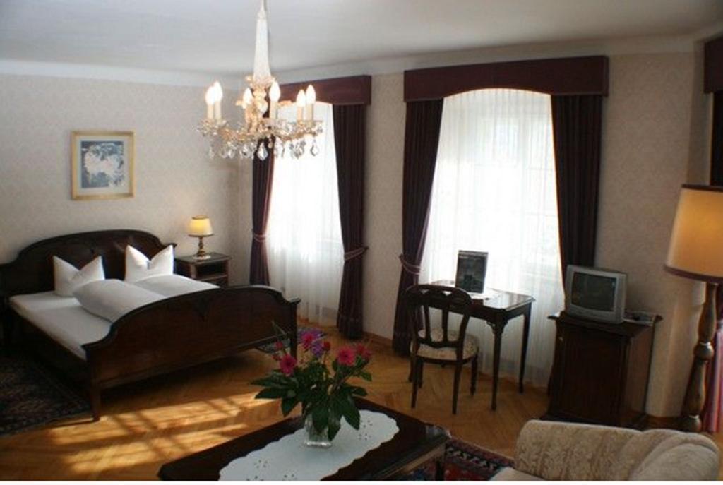 Schlosshotel Post Edelfreisitz Sprengenstein 임스트 외부 사진