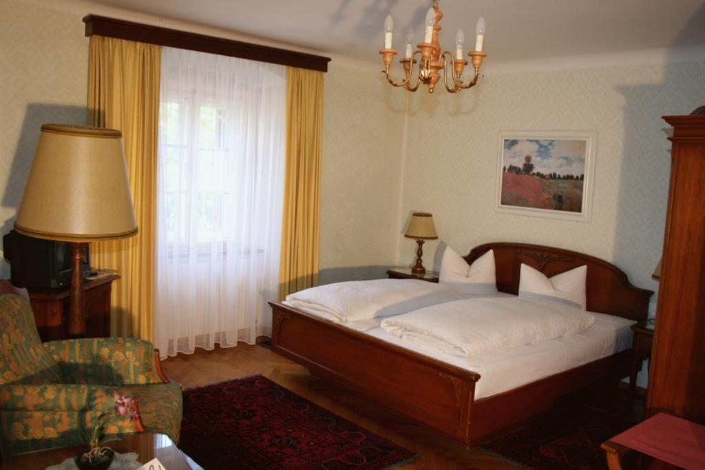 Schlosshotel Post Edelfreisitz Sprengenstein 임스트 객실 사진