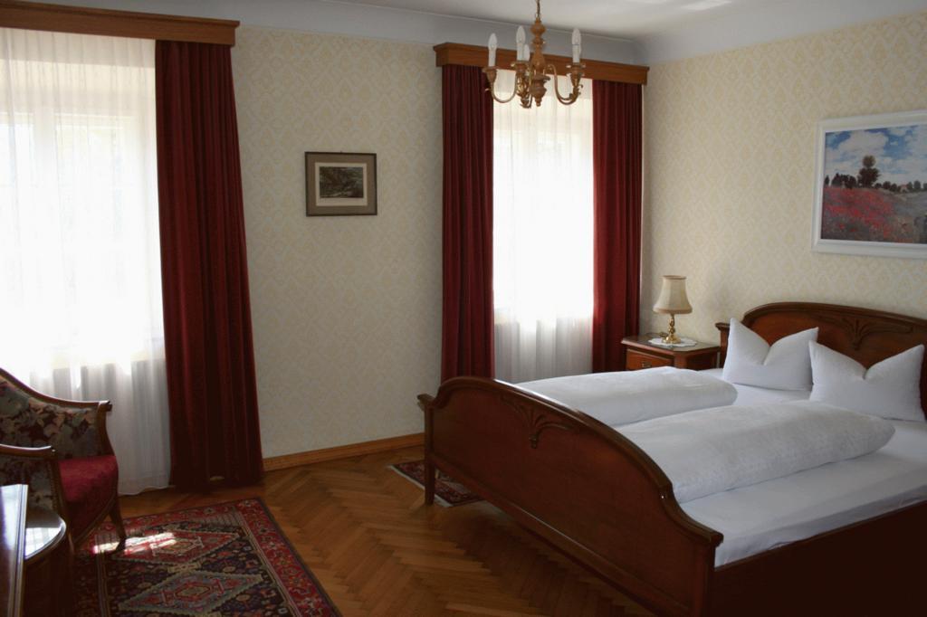 Schlosshotel Post Edelfreisitz Sprengenstein 임스트 객실 사진